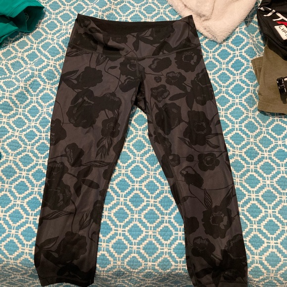 SOLD. Lululemon Crop Leggings - Picture 1 of 3